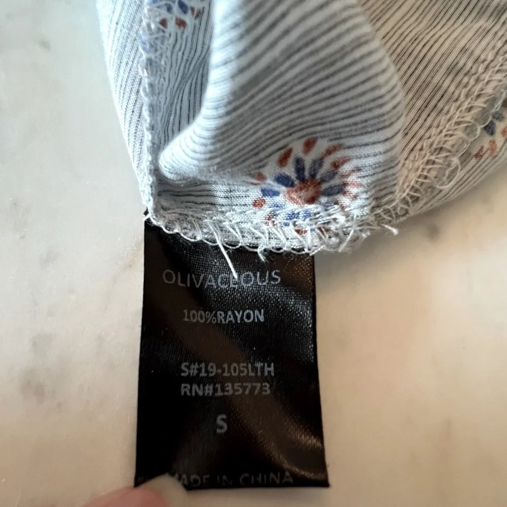 Patterned button down top - Picture 12 of 12